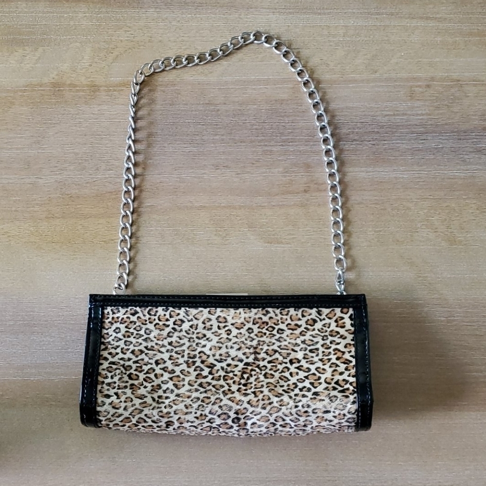 Leopard Print Faux Fur Clutch with chain o… - Picture 2 of 10